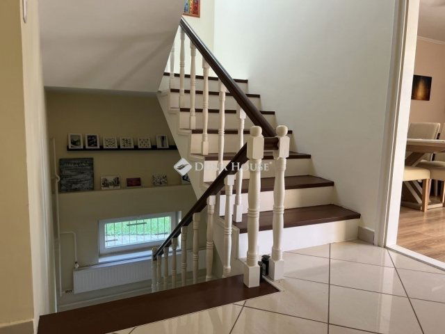 Eladó sorház, Pécsett 169.9 M Ft, 5 szobás