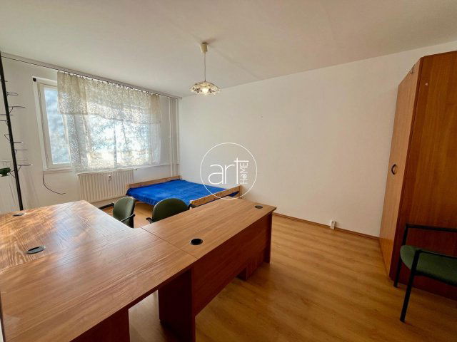 Eladó panellakás, Szegeden, Budapesti körúton 34.9 M Ft