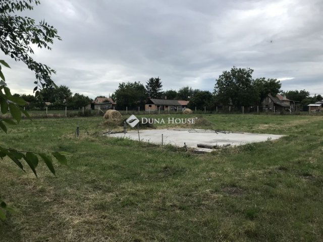 Eladó telek, Besnyőn 25 M Ft / költözzbe.hu