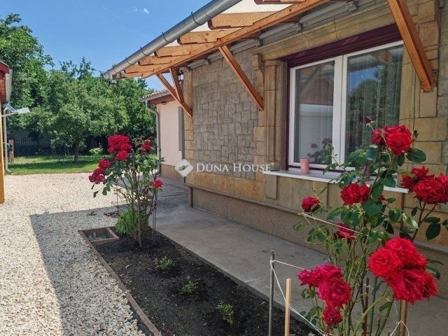 Eladó családi ház, Budapesten, XV. kerületben 185 M Ft, 4 szobás