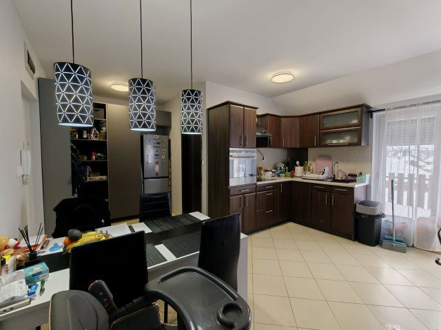 Eladó téglalakás, Nyergesújfaluban 59.9 M Ft, 3+1 szobás