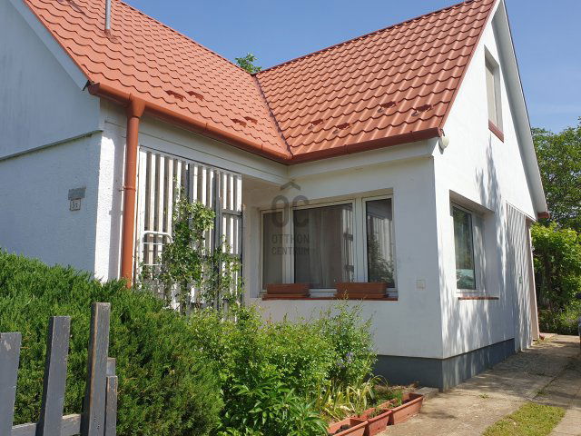 Eladó családi ház, Balatonszárszón 109 M Ft, 7 szobás