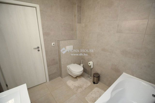 Eladó családi ház, Kecskeméten 109 M Ft, 4 szobás