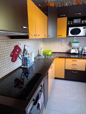 Eladó panellakás, Pécsett 63.5 M Ft, 3 szobás