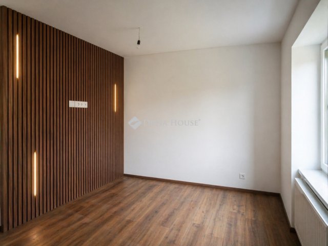 Eladó családi ház, Pécelen 89.9 M Ft, 3 szobás