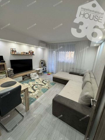 Eladó panellakás, Kecskeméten 57 M Ft, 3 szobás