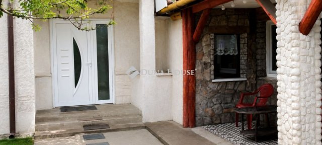 Eladó családi ház, Tabdin 24.9 M Ft, 2 szobás