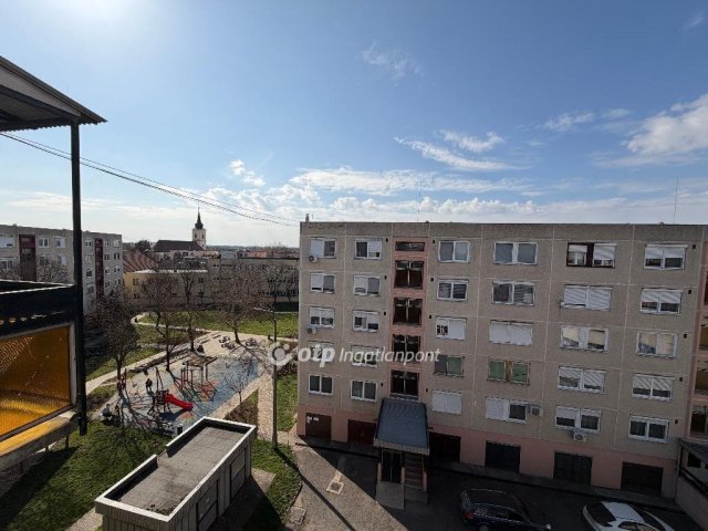 Eladó panellakás, Berettyóújfaluban 42.9 M Ft, 2 szobás