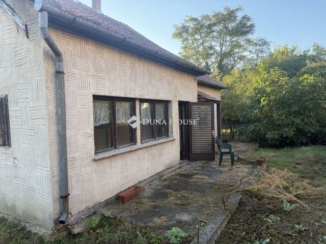 Eladó családi ház, Pécelen 126.5 M Ft, 3 szobás