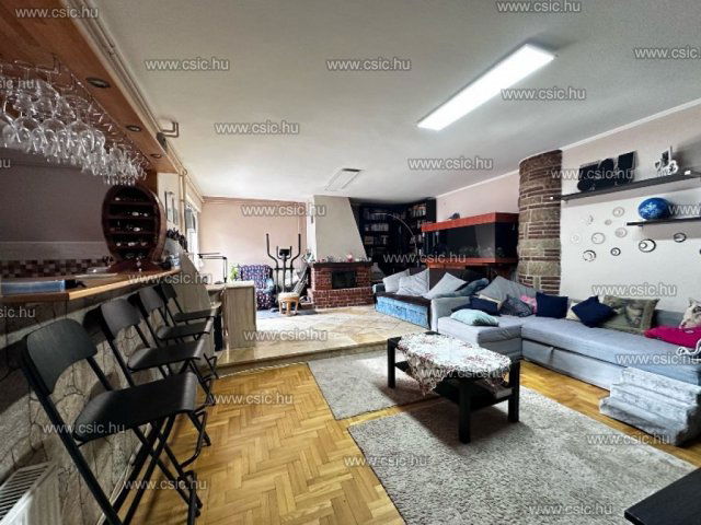 Eladó családi ház, Budapesten, III. kerületben 195 M Ft