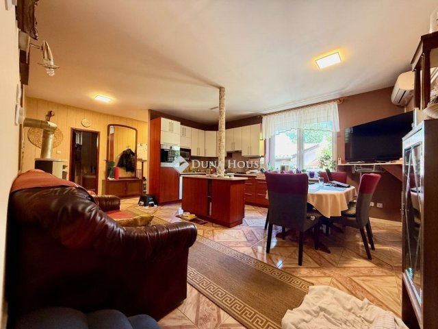 Eladó családi ház, Kecskeméten 149.9 M Ft, 9 szobás