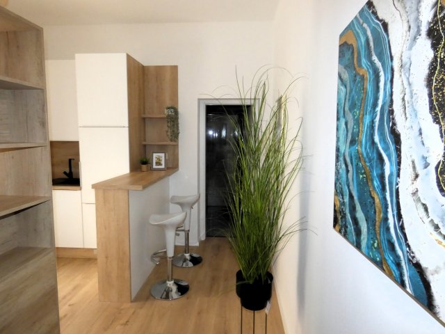 Eladó téglalakás, Pécsett 42.9 M Ft, 1 szobás