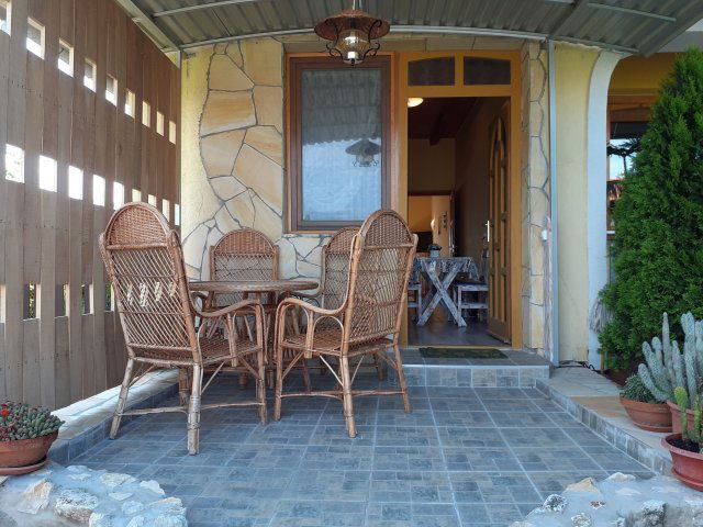 Eladó családi ház, Vonyarcvashegyen 194.999 M Ft, 6+1 szobás