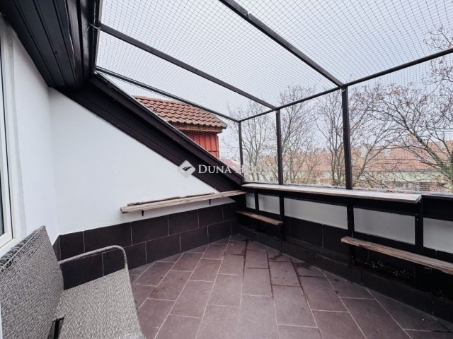 Eladó téglalakás, Pécsett 69.9 M Ft, 3 szobás