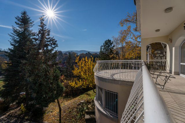 Eladó családi ház, Ürömön 224.9 M Ft, 6 szobás