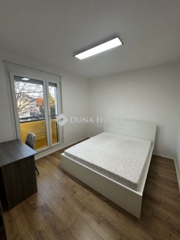 Eladó panellakás, Pécsett 48.9 M Ft, 2 szobás