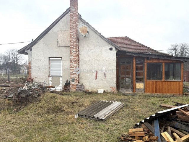 Eladó családi ház, Sorkifaludon 12 M Ft, 2 szobás