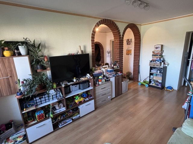 Eladó panellakás, Veszprémben 47 M Ft, 1+3 szobás