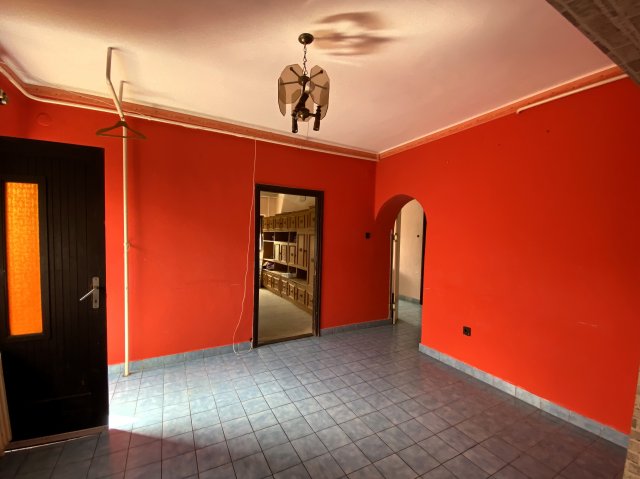 Eladó családi ház, Szűcsin 134.9 M Ft, 6+1 szobás