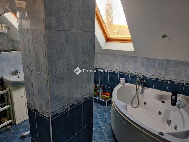 Eladó családi ház, Monoron 79.9 M Ft, 6 szobás