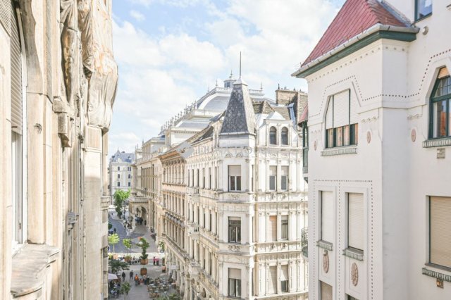 Eladó téglalakás, Budapesten, VI. kerületben 99.9 M Ft, 1 szobás