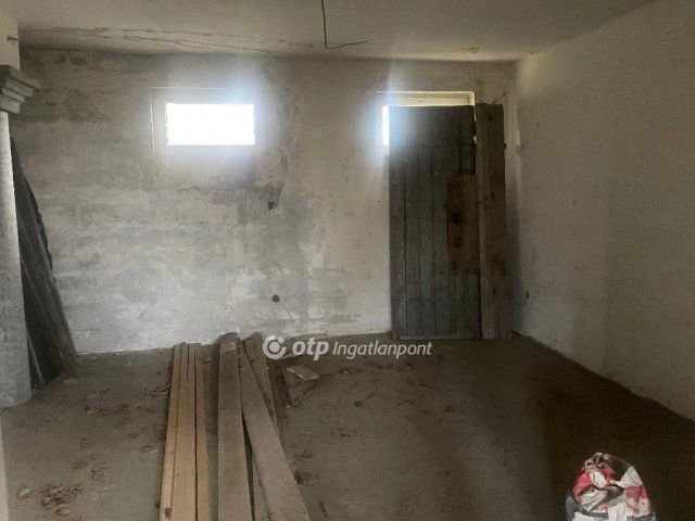 Eladó sorház, Pécsett 195 M Ft, 12+2 szobás