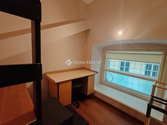 Eladó téglalakás, Budapesten, VI. kerületben 77 M Ft, 2 szobás