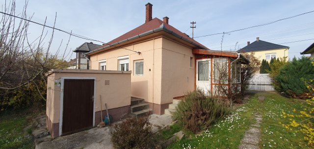 Eladó családi ház, Devecseren 36.9 M Ft, 3 szobás