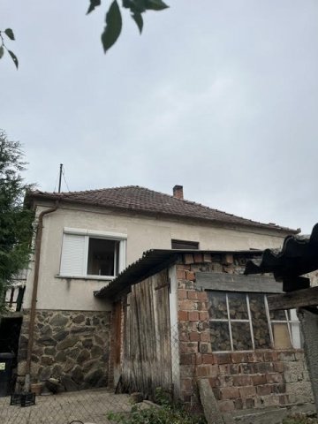 Eladó családi ház, Sásdon 16.5 M Ft, 3 szobás