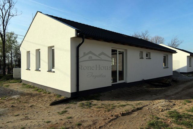 Eladó ikerház, Győrságon 70 M Ft, 4 szobás
