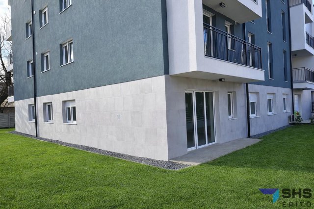 Eladó iroda, Székesfehérvárott, Zrínyi utcában 125.73 M Ft