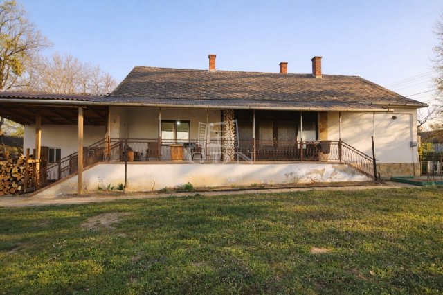 Eladó családi ház, Bucsután 18 M Ft, 3 szobás