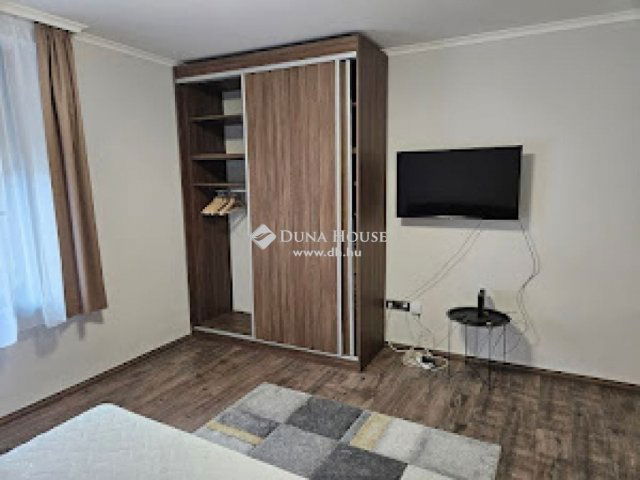 Eladó téglalakás, Pécsett 64.9 M Ft, 2 szobás