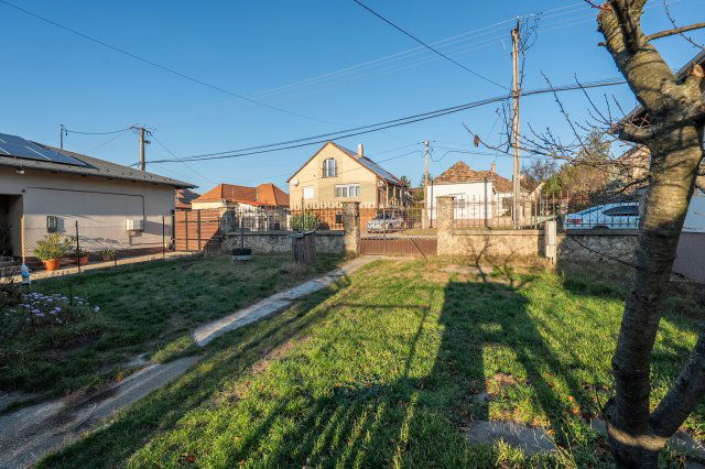 Eladó családi ház, Vértesszőlősön 39.99 M Ft, 3 szobás