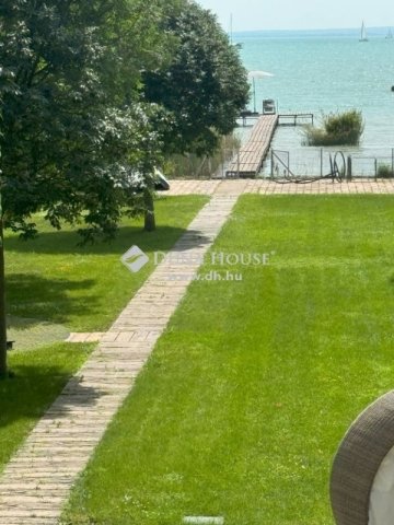 Eladó családi ház, Balatonkenesén 420 M Ft, 3 szobás