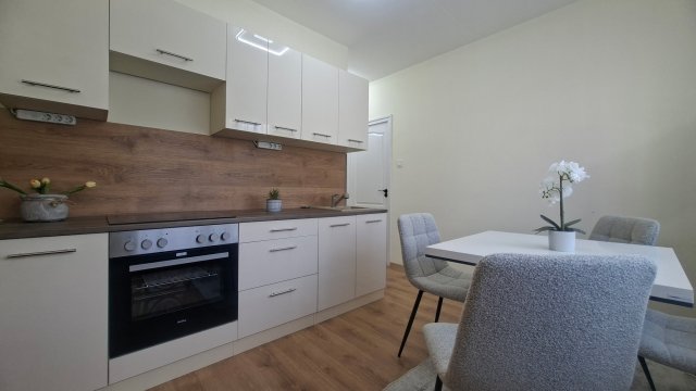 Eladó panellakás, Debrecenben, Böszörményi úton 71.8 M Ft