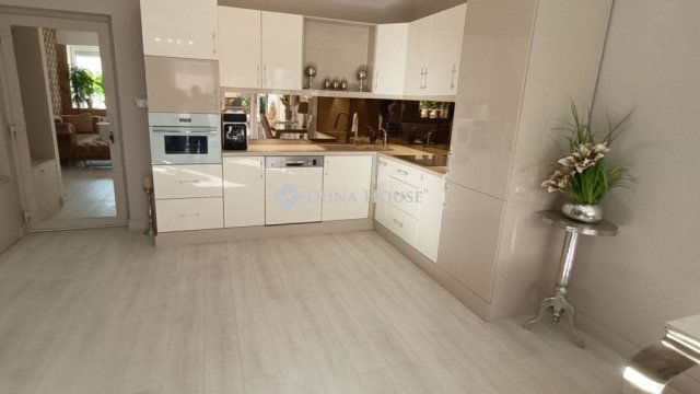 Eladó téglalakás, Győrött 87.9 M Ft, 2 szobás