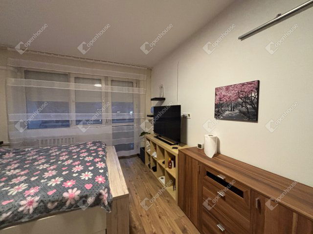 Eladó panellakás, Győrött 55 M Ft, 2 szobás