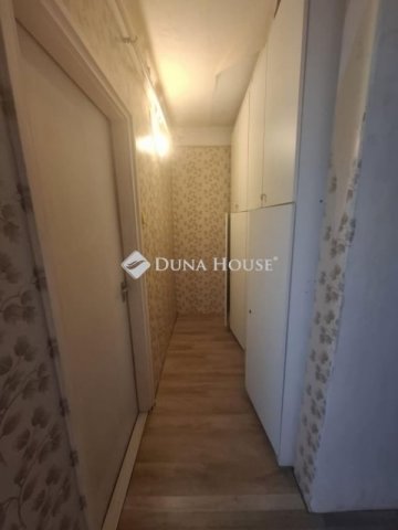 Eladó családi ház, Úrin 74.9 M Ft, 6 szobás