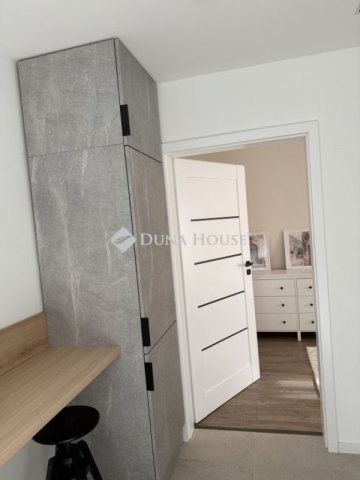 Kiadó panellakás, albérlet, Pécsett 240 E Ft / hó, 2 szobás