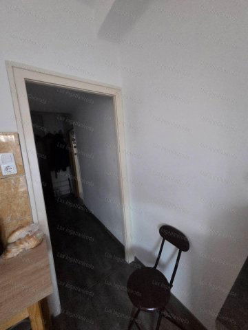 Eladó téglalakás, Oroszlányban 26 M Ft, 1 szobás