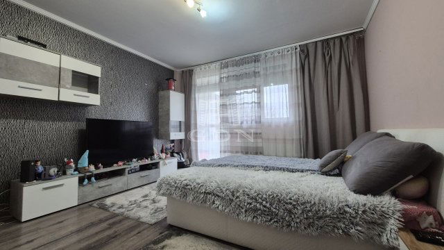 Eladó panellakás, Százhalombattán 63.5 M Ft, 2+1 szobás