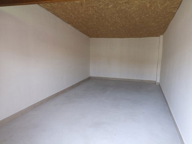 Eladó garázs, Békéscsabán, Fövenyes utcában 6.8 M Ft