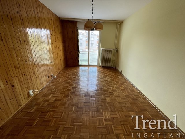 Eladó panellakás, Dunaújvárosban 33.9 M Ft, 4 szobás