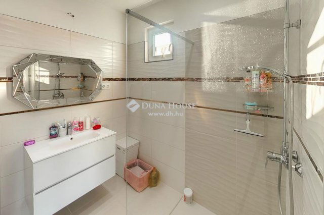 Eladó családi ház, Kecskeméten 103.9 M Ft, 4 szobás