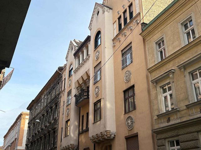 Eladó téglalakás, Budapesten, VI. kerületben, Aradi utcában