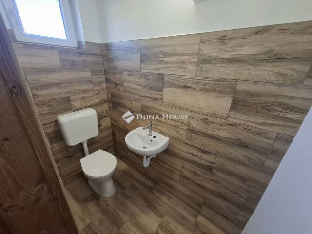 Kiadó iroda, Kiskunfélegyházán 95 E Ft / hó