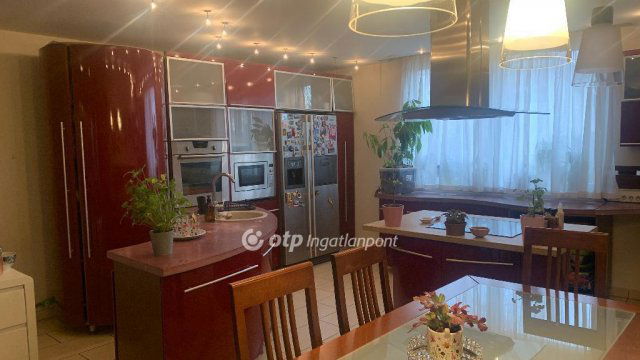 Eladó családi ház, Nyíregyházán 79 M Ft, 4+1 szobás