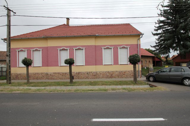 Eladó családi ház, Sásdon 65 M Ft, 4 szobás