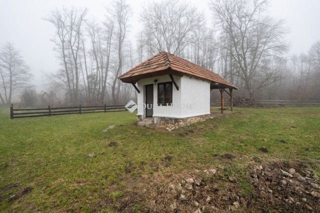 Eladó mezogazdasagi ingatlan, Pápateszéren 180 M Ft, 4 szobás